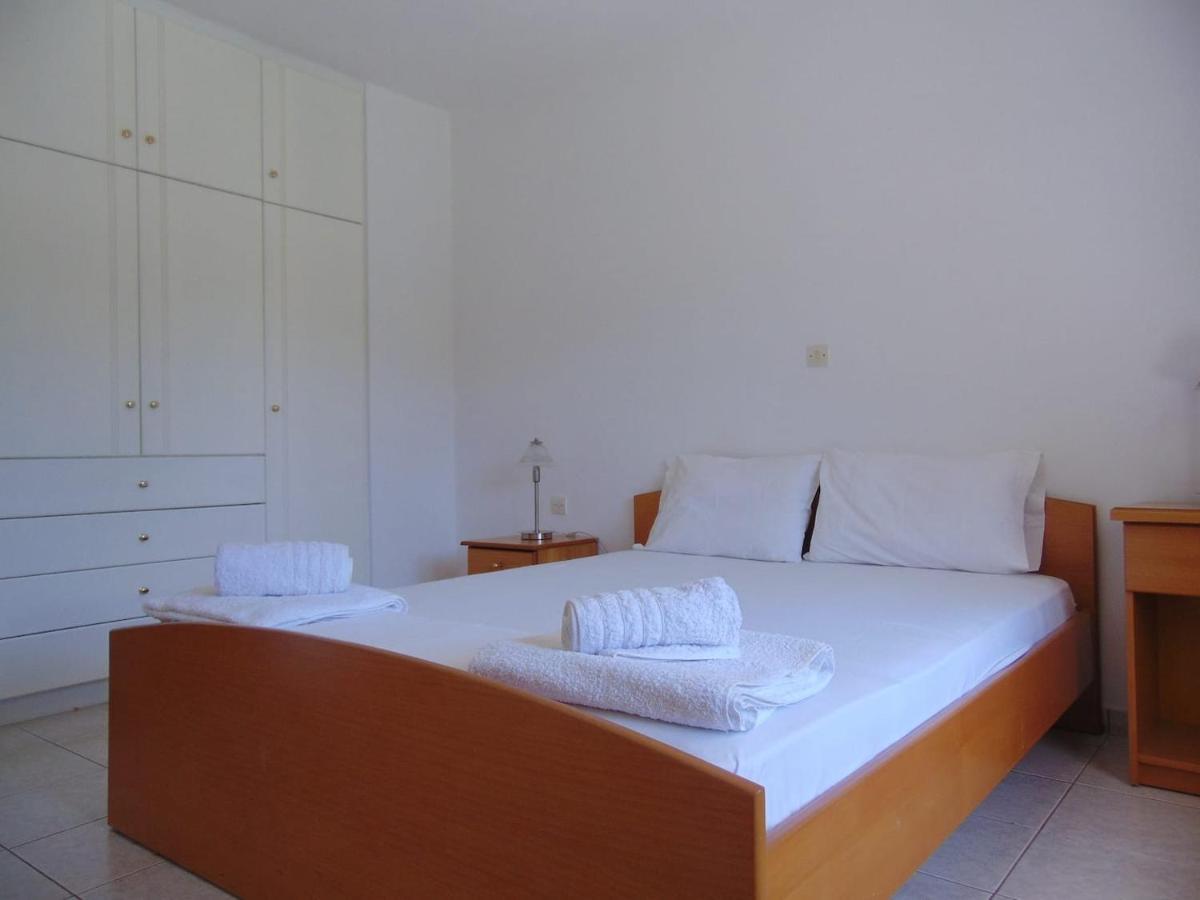 Small Theater Apartment Epidaurus Exterior photo