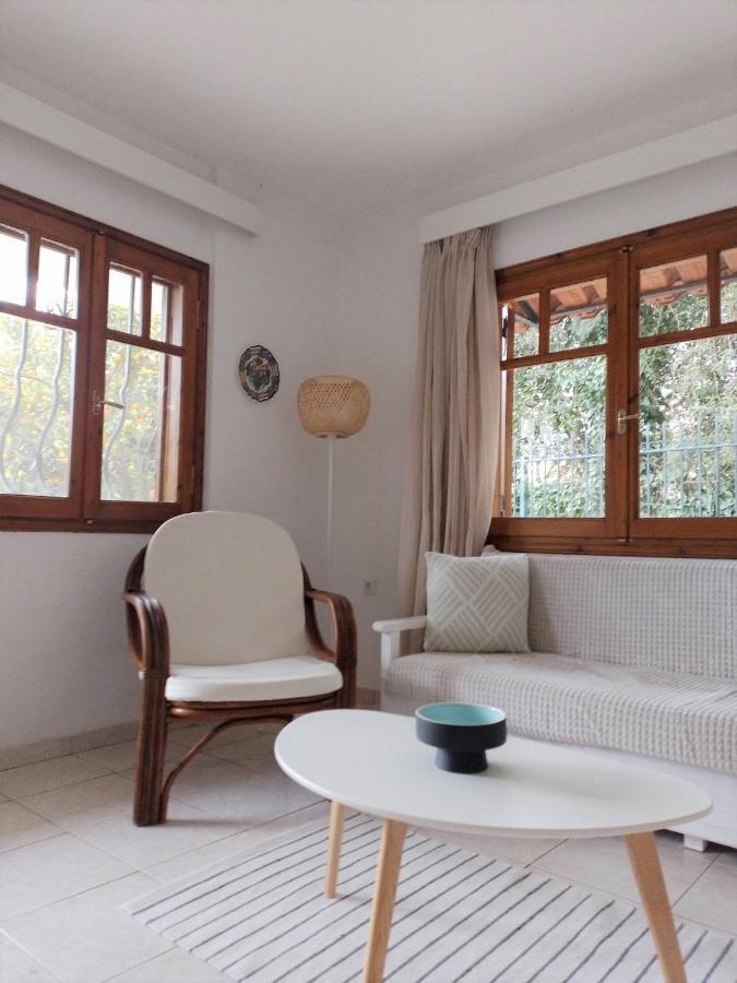Small Theater Apartment Epidaurus Exterior photo