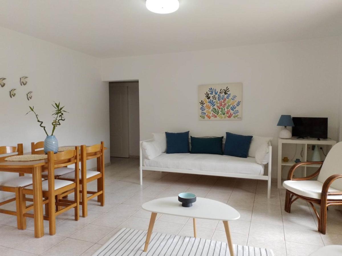 Small Theater Apartment Epidaurus Exterior photo
